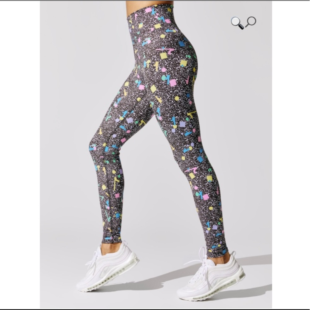BEACH RIOT PIPER LEGGING	Abstract Memphis - S